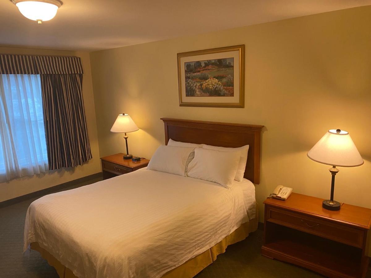 White River Inn & Suites Уайт Ривър Джънкшън Екстериор снимка