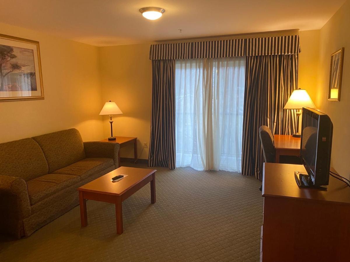 White River Inn & Suites Уайт Ривър Джънкшън Екстериор снимка