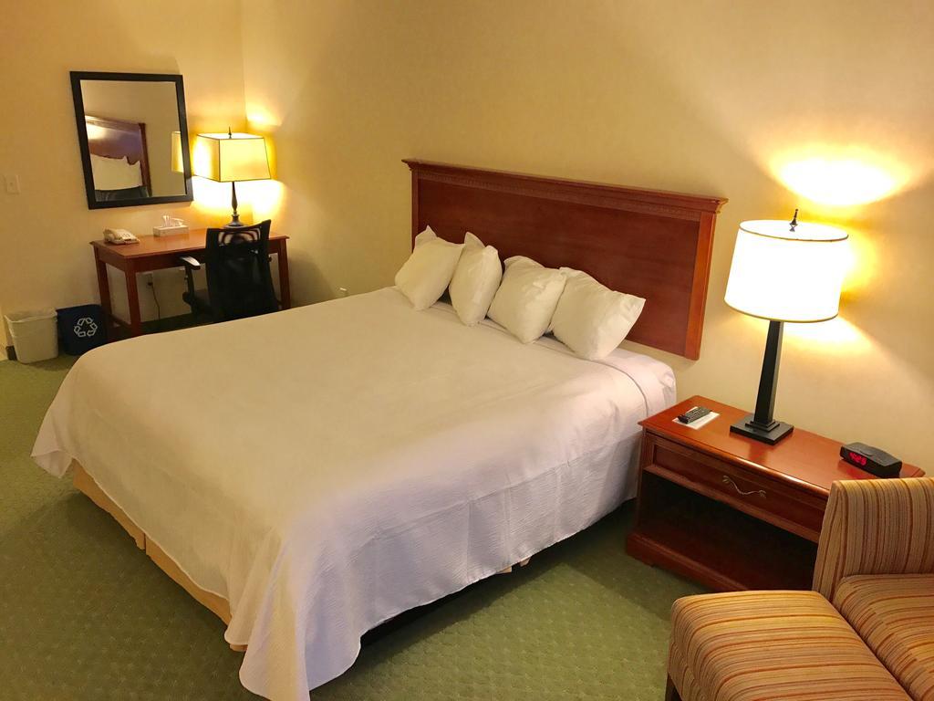 White River Inn & Suites Уайт Ривър Джънкшън Екстериор снимка