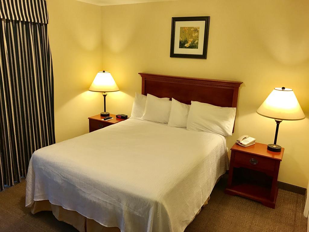 White River Inn & Suites Уайт Ривър Джънкшън Екстериор снимка