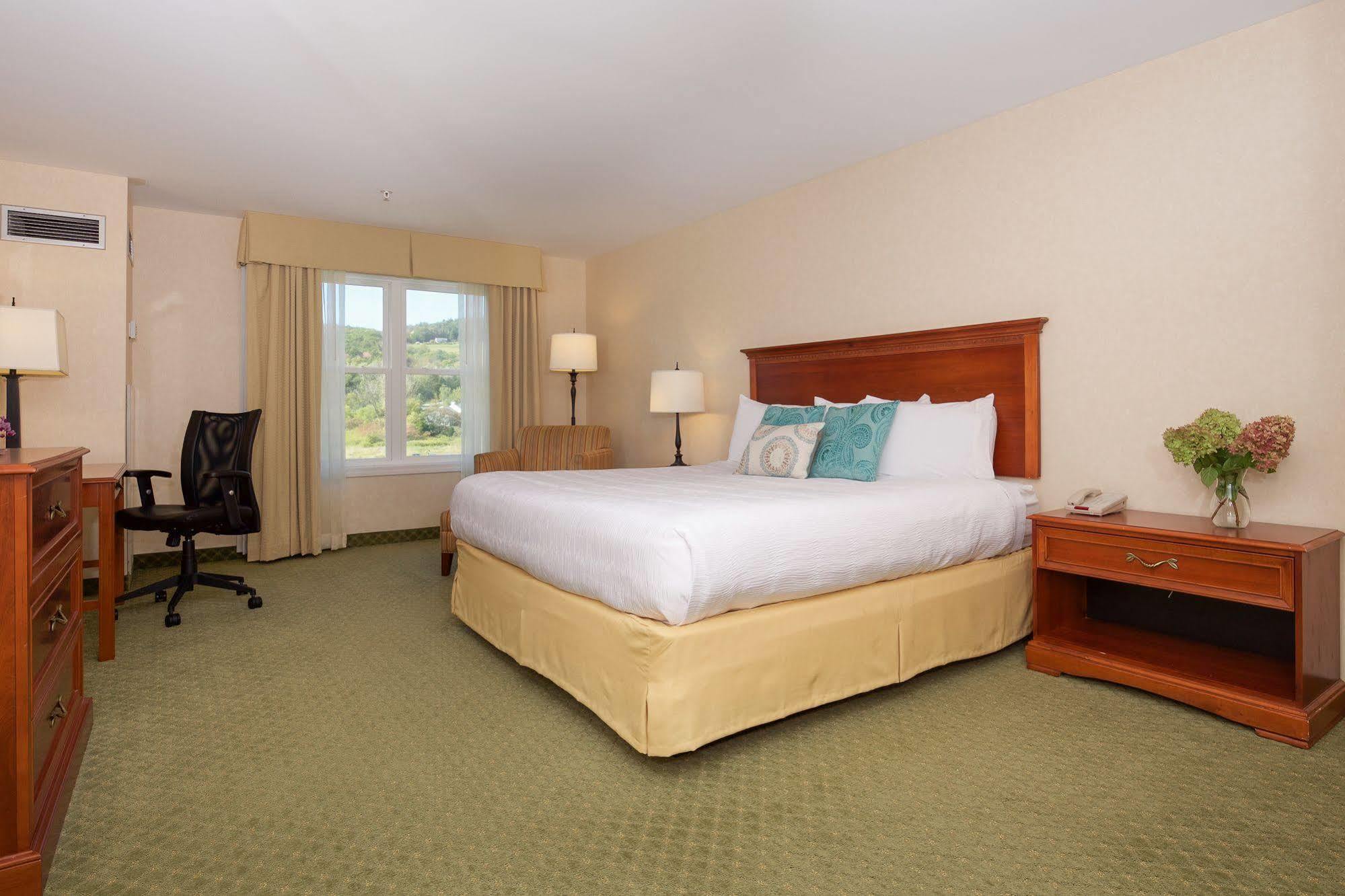 White River Inn & Suites Уайт Ривър Джънкшън Екстериор снимка