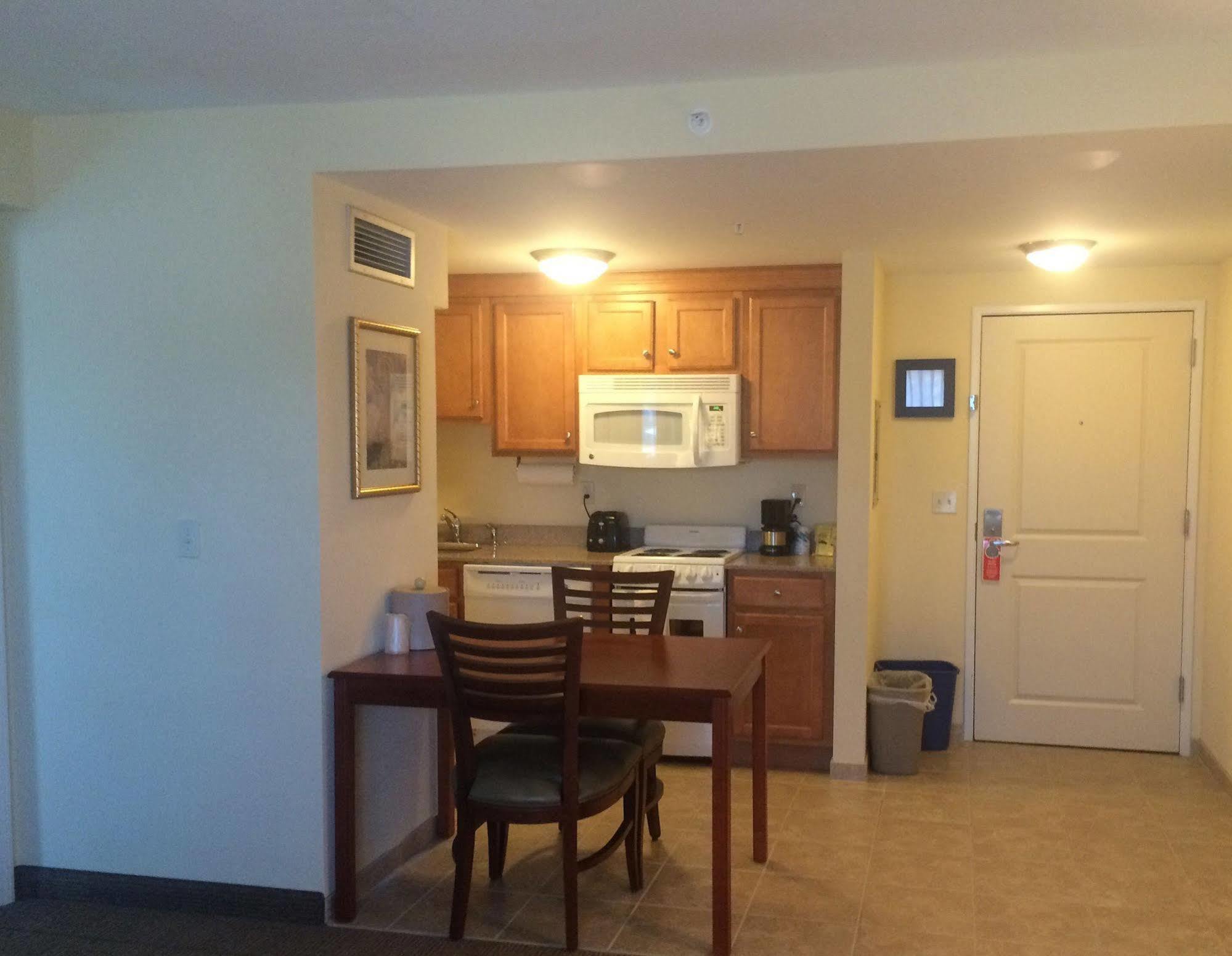 White River Inn & Suites Уайт Ривър Джънкшън Екстериор снимка