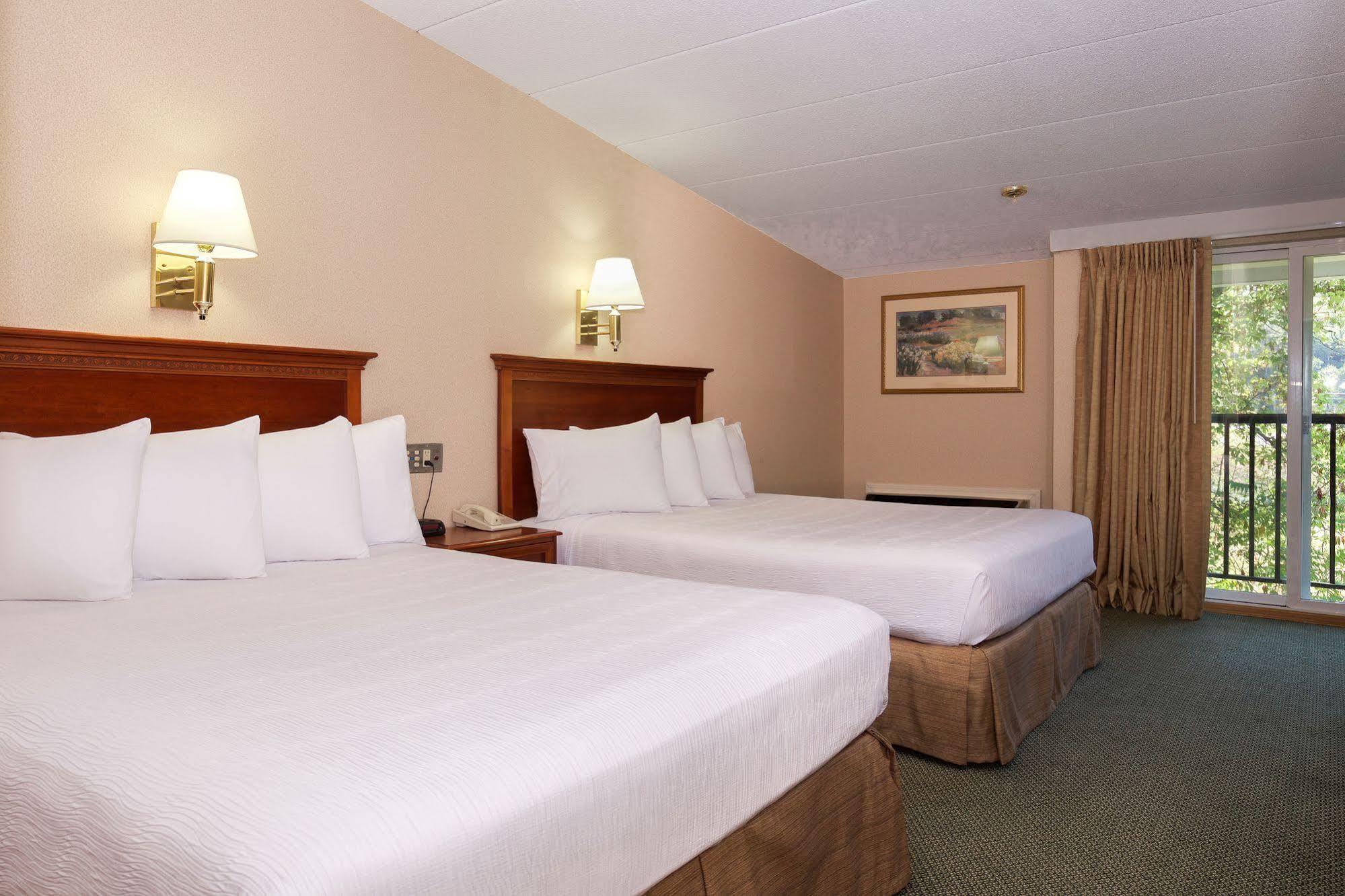 White River Inn & Suites Уайт Ривър Джънкшън Екстериор снимка