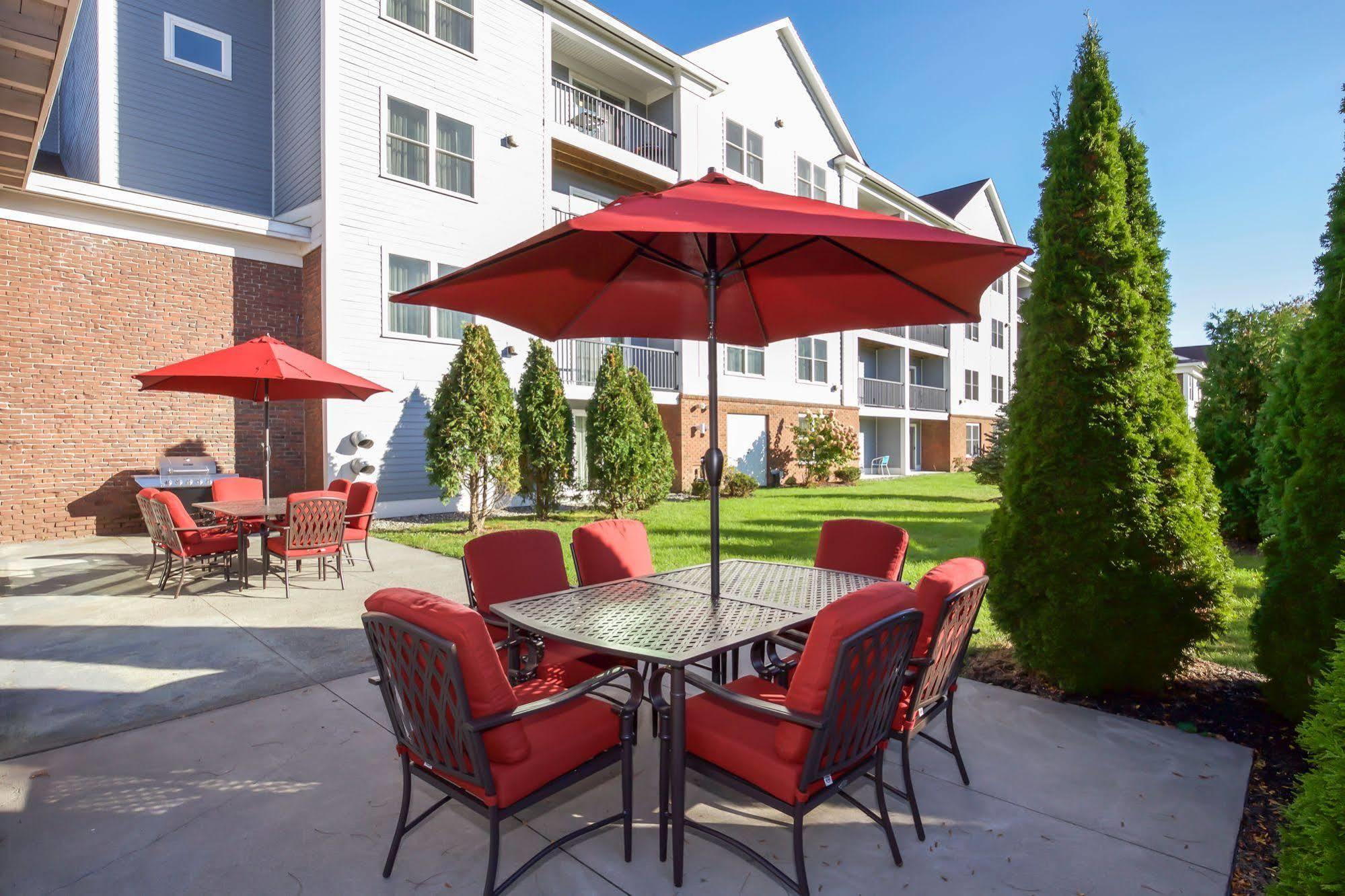 White River Inn & Suites Уайт Ривър Джънкшън Екстериор снимка
