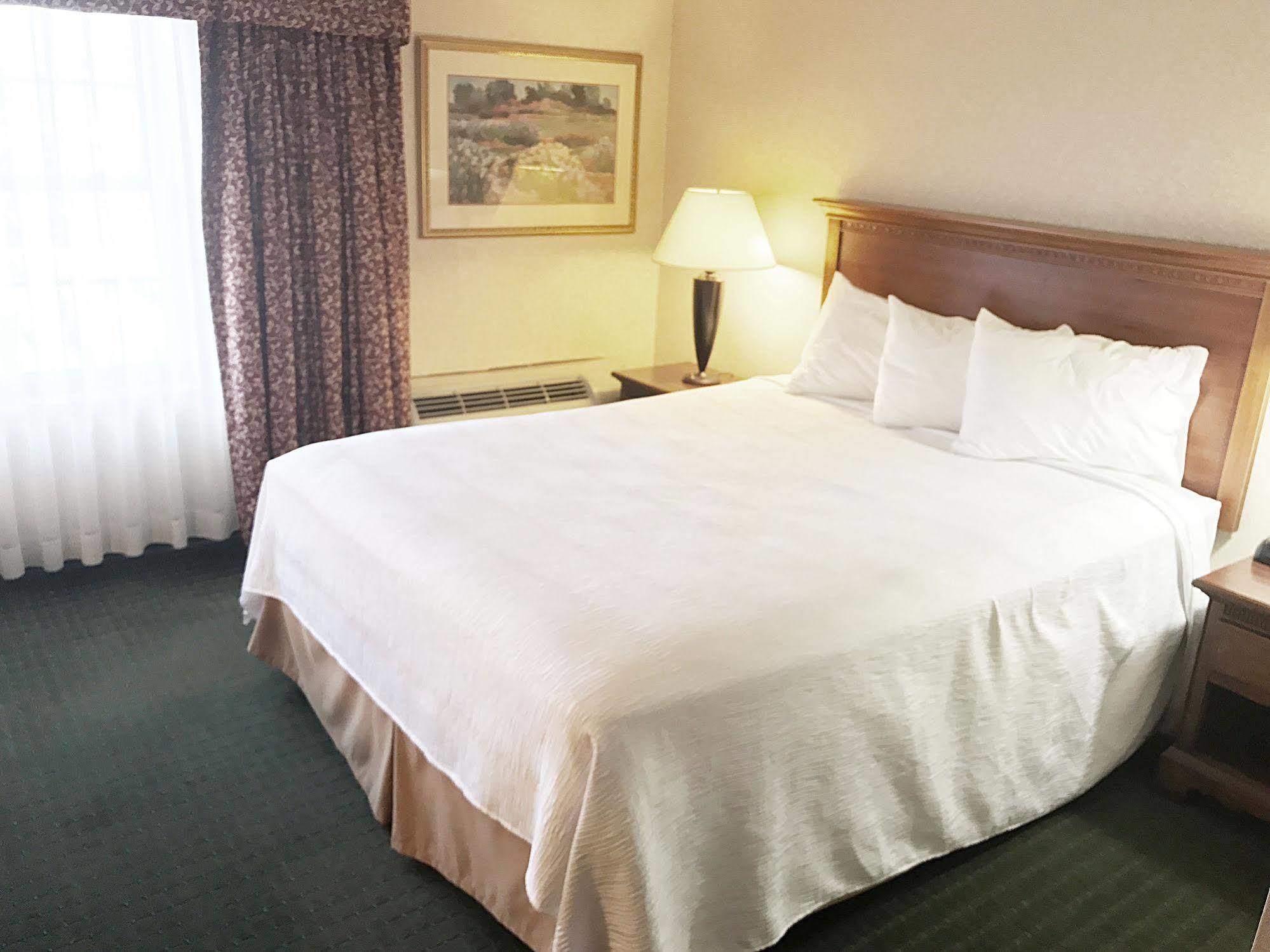 White River Inn & Suites Уайт Ривър Джънкшън Екстериор снимка