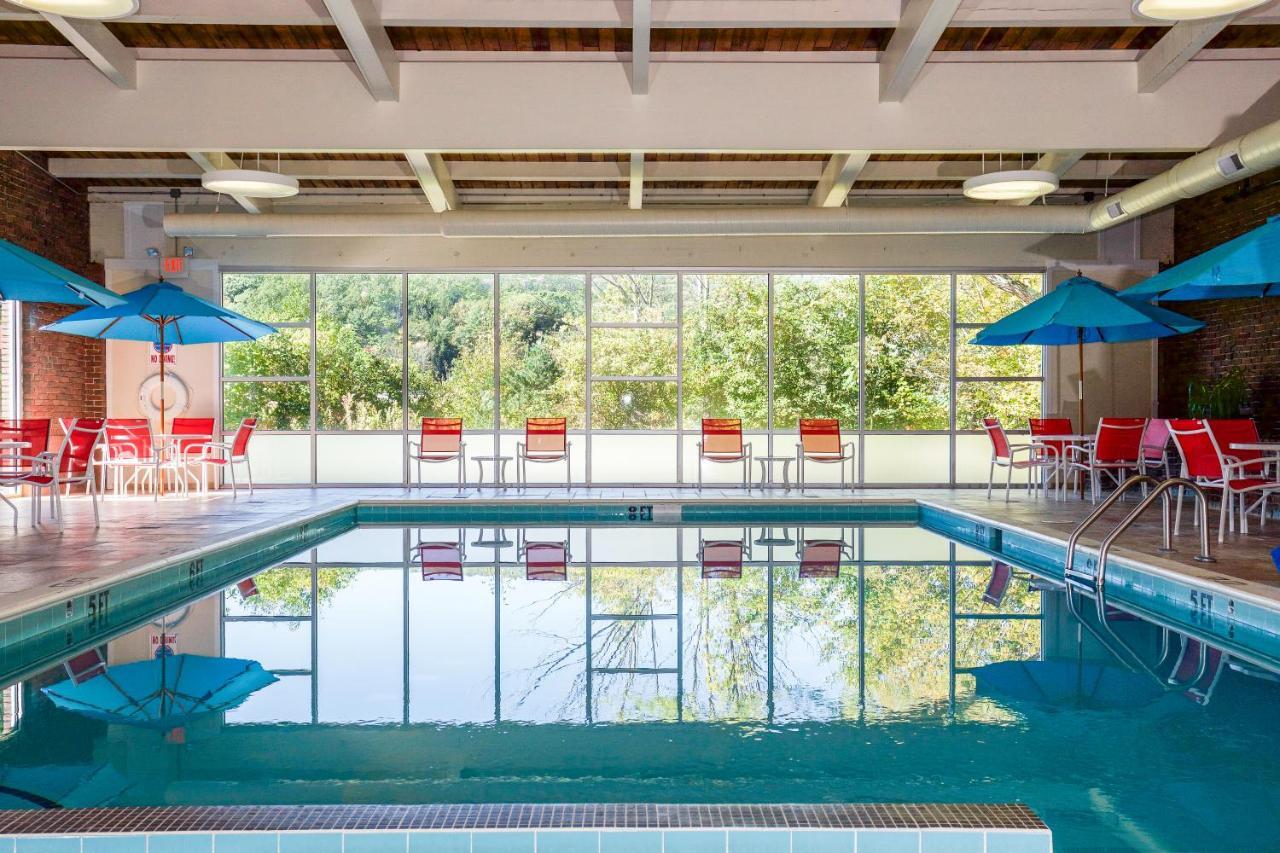 White River Inn & Suites Уайт Ривър Джънкшън Екстериор снимка
