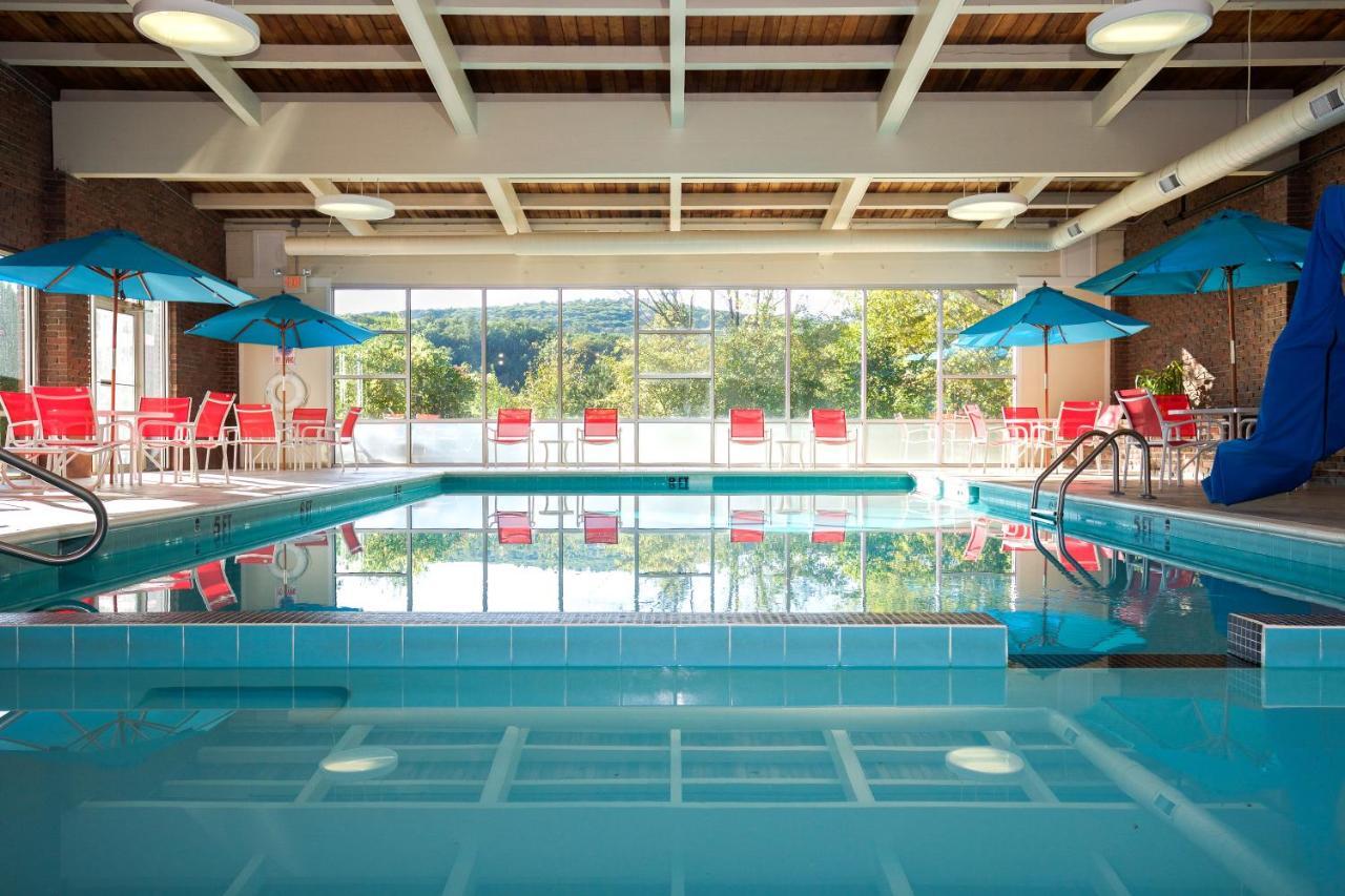 White River Inn & Suites Уайт Ривър Джънкшън Екстериор снимка